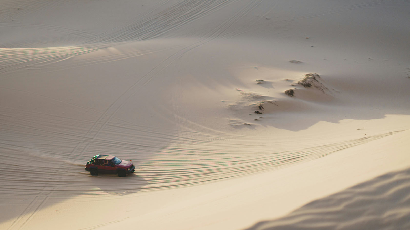 top-sand-dunes-in-mui-ne