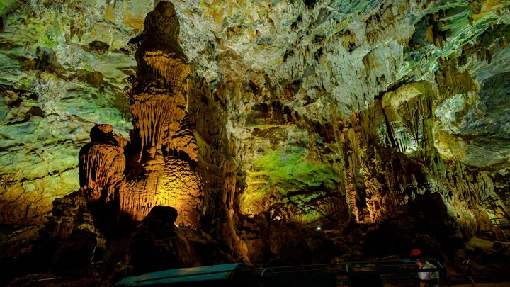 Phong-Nha-stalactites-stalagmites