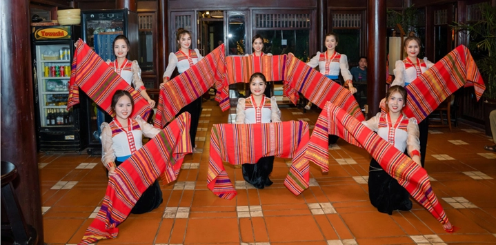 Danse-traditionnelle-a-Mai-Chau