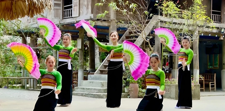 Le-spectacle-a-Mai-Chau