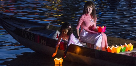 lacher-de-lanternes-a-hoi-an