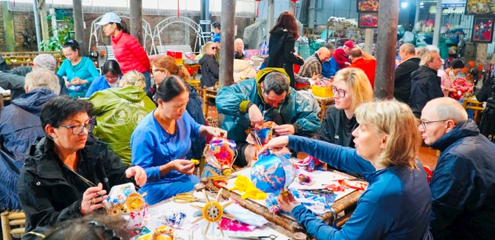 la-fabrication-des-lanternes-a-hoi-an