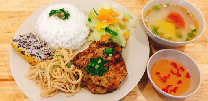 Prix-dun-repas-local-au-Vietnam