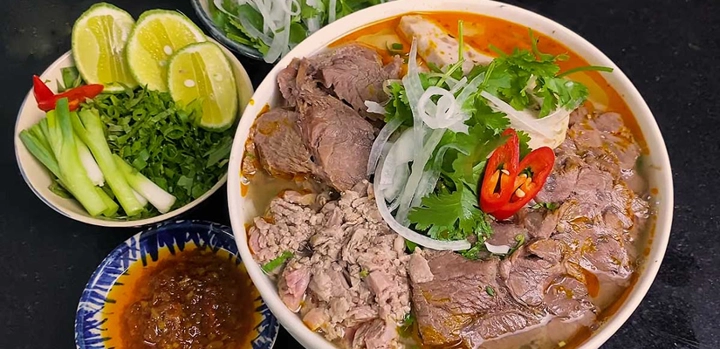Prix-un-bol-de-Pho-au-Vietnam