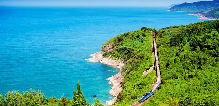 Le-train-de-Hue-a-Danang