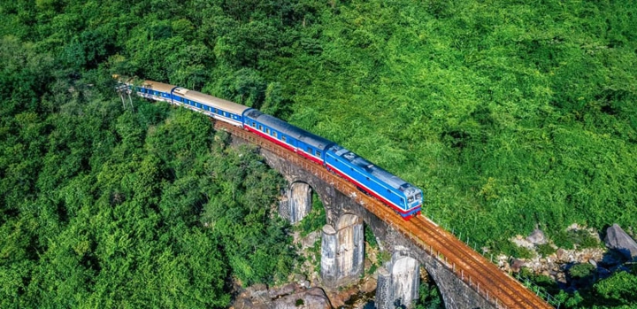 Train-col-des-Nuages-Hue