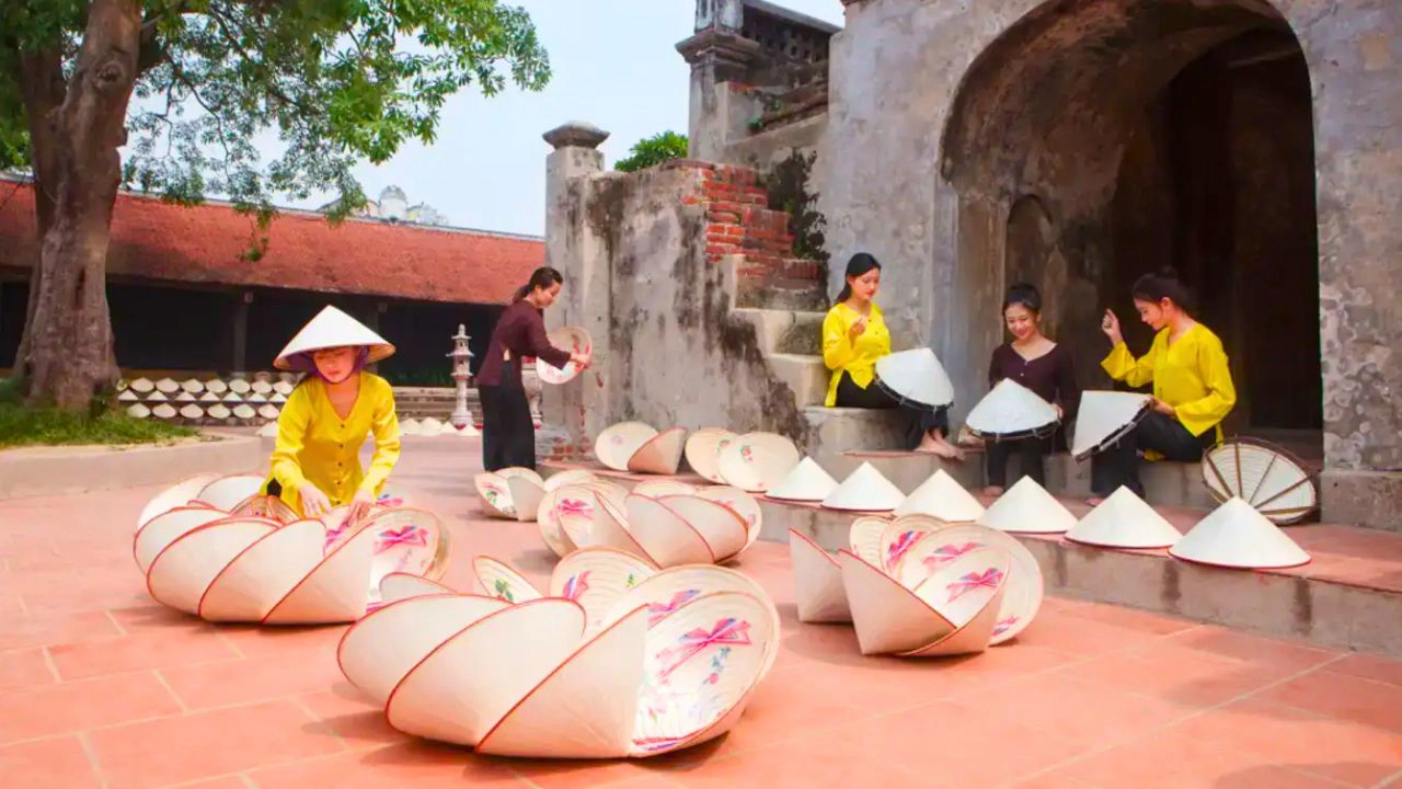 villaggio-del-cappello-conico