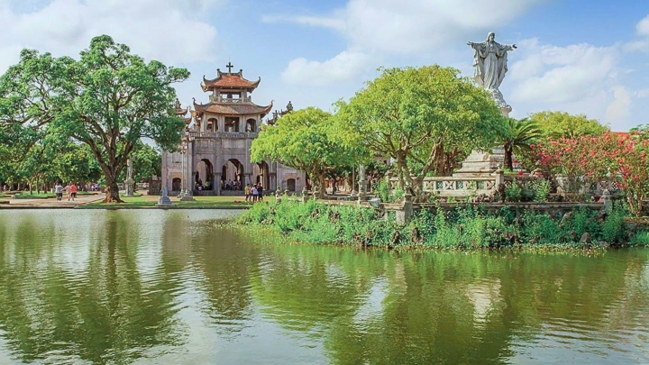 la-cathedrale-en-pierre-de-phat-diem