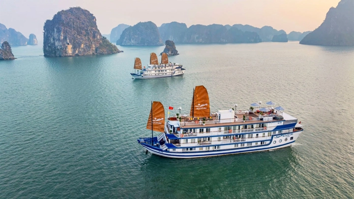 Signature-Bai-Tu-Long-Cruise