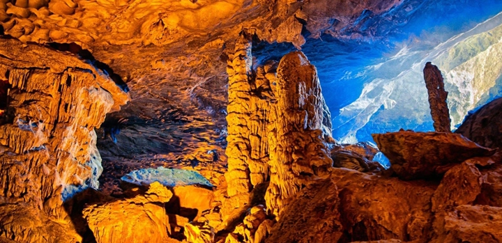 les-grottes-dans-la-baie-de-Bai-Tu-Long