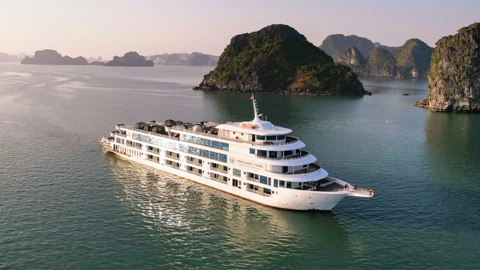 Private-junk-to-halong