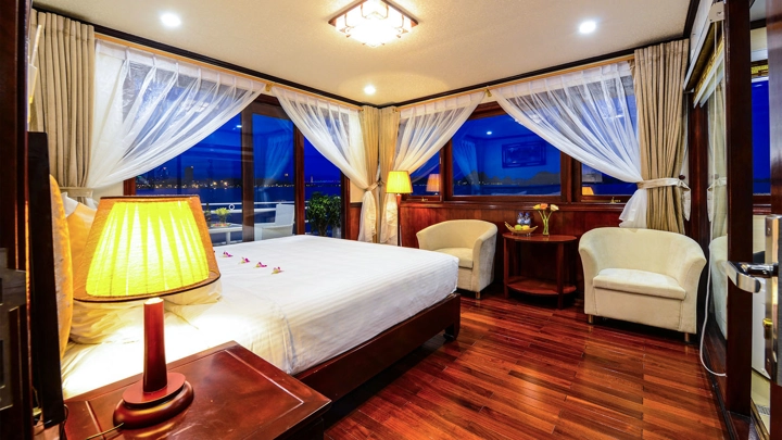 Swan-Cruise-Bai-Tu-Long