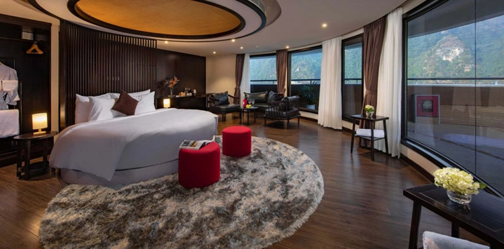 Scarlet-Cruise-Lan-Ha