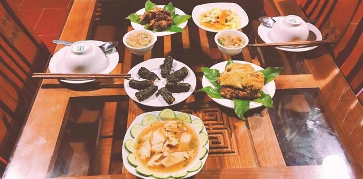 Repas-chez-habitant-a-Van-Long-Ninh-Binh