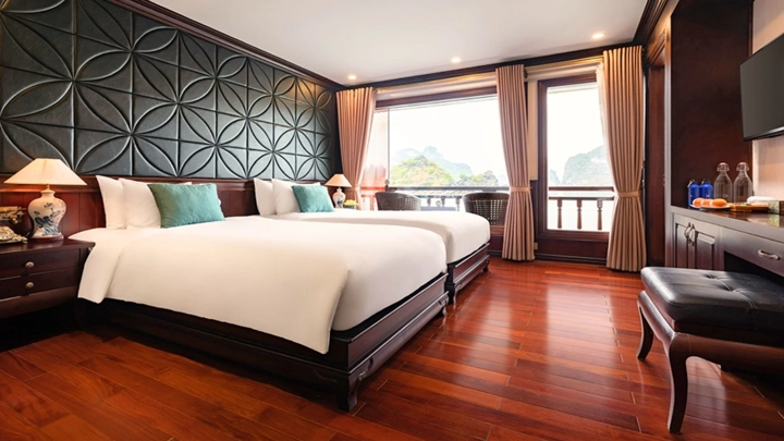 Jonque-en-baie-de-Lan-Ha