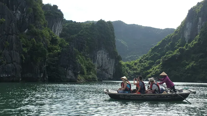Halong-visite-grotte