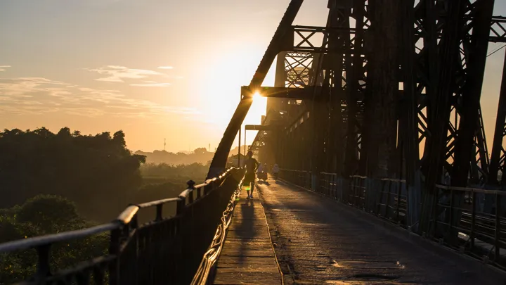 Hanoi-pont-longbien-aube