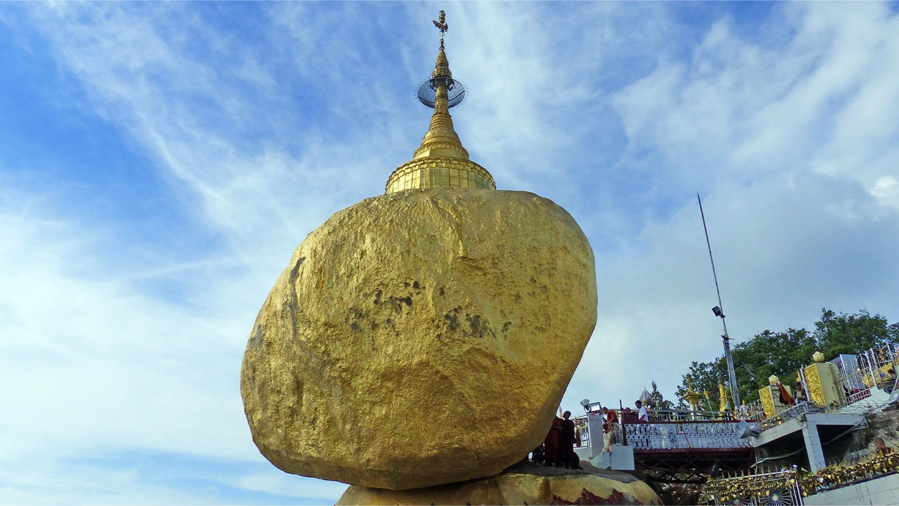 Golden-rock-in-myanmar